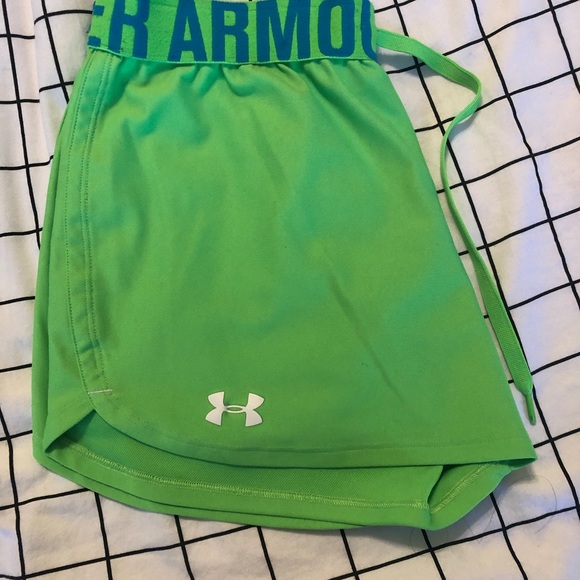 Under Armour Training Shorts - Picture 2 of 2